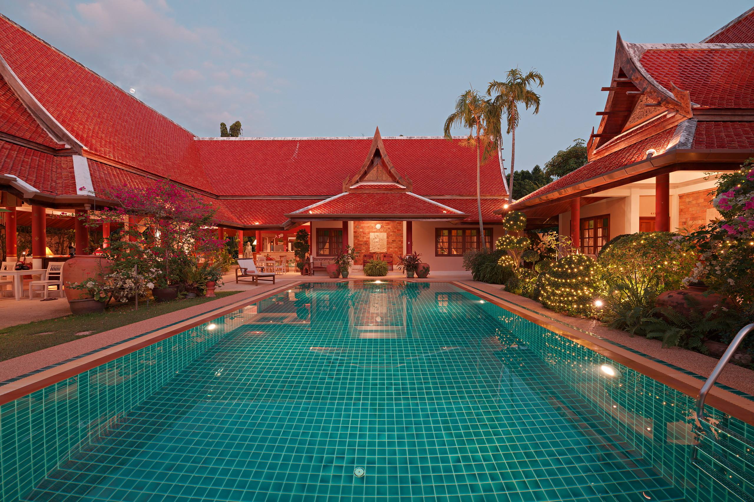 The 12-metre infinity pool in turquoise glass mosaic, looking towards the living pavilion